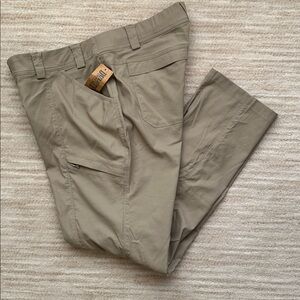 NWT Duluth Trading Co Women's Dry on the Fly Slim Leg Pants Khaki Size 18